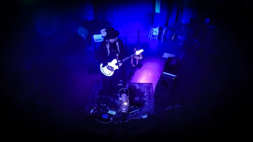 yui_bluff